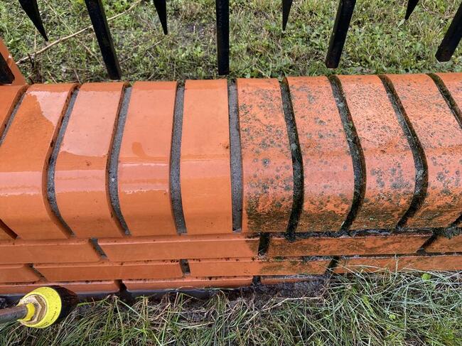 Czyszczenie elewacji ścian ogrodzeń ciśnieniowe i chemiczne