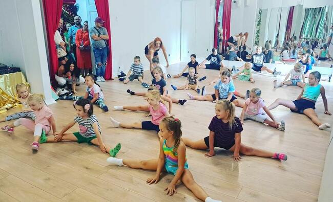 studio tańca świętochłowice taniec dzieci nauka akrobatyka