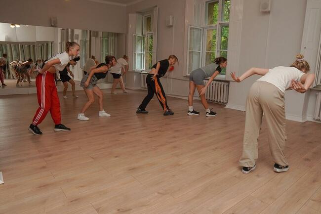 studio tańca świętochłowice taniec dzieci nauka akrobatyka