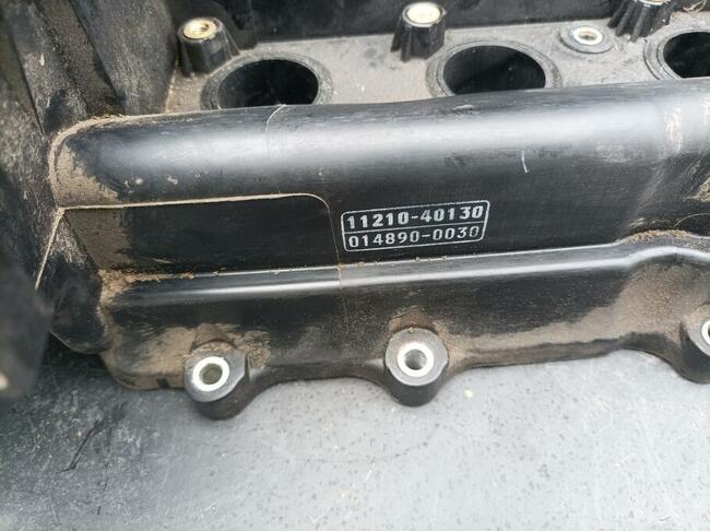 Pokrywa zaworów toyota Yaris II 1.0