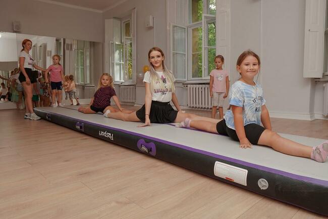 studio tańca świętochłowice taniec dzieci nauka akrobatyka