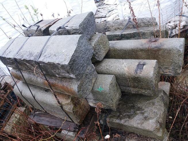 Kraweżniki stare drogowe/schody granitowe