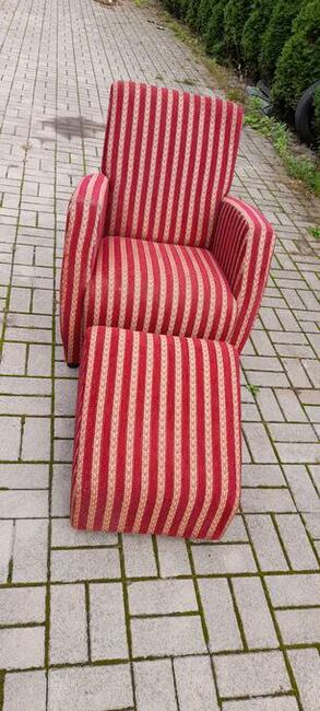 fotel z podnóżkiem