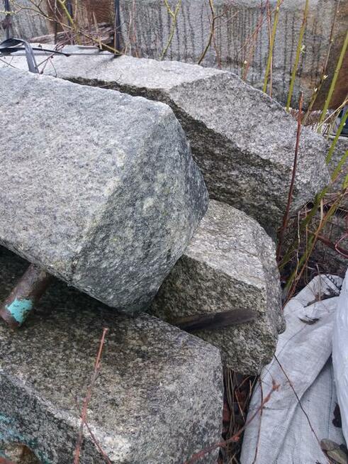 Kraweżniki stare drogowe/schody granitowe