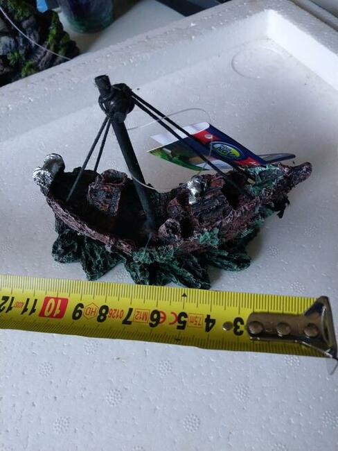 Małe ozdoby do akwarium