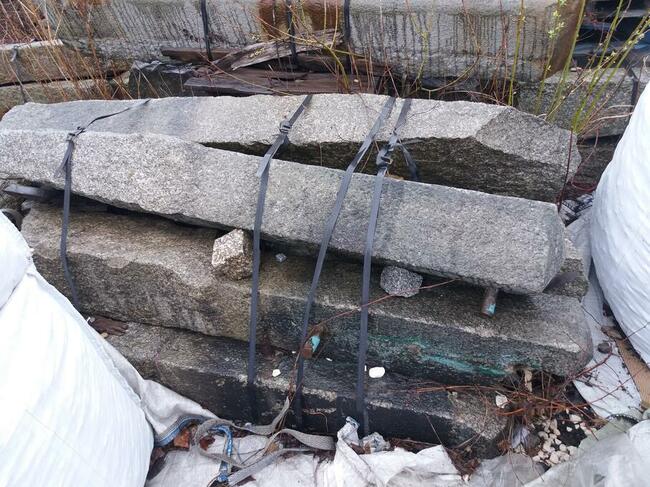 Kraweżniki stare drogowe/schody granitowe