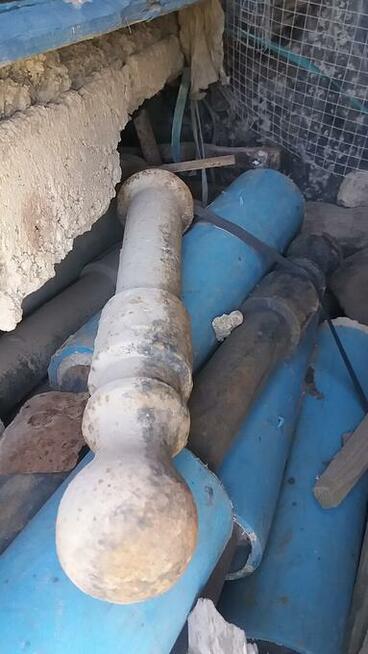 Słupki słupy żeliwne metalowe ozdobne parkingowe