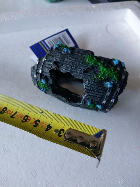 Małe ozdoby do akwarium