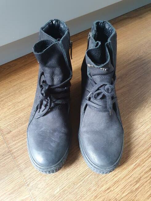 botki carinii na koturnie w rozm. 39