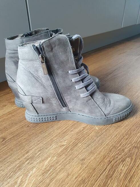botki carinii na koturnie w rozm. 39