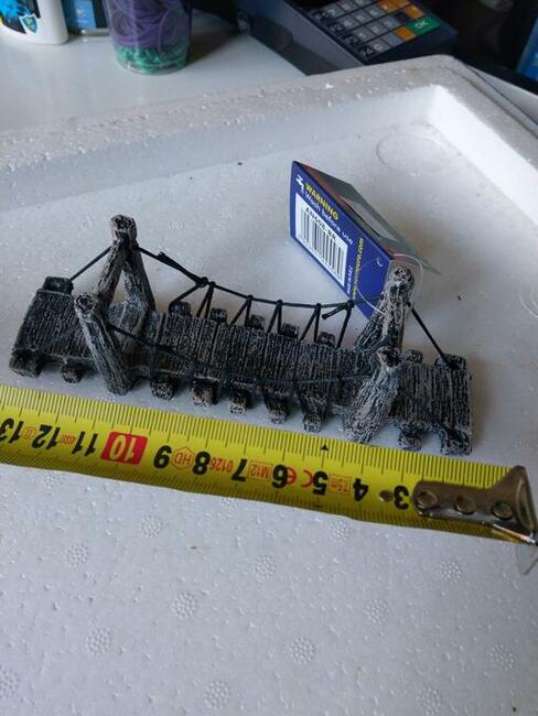 Małe ozdoby do akwarium