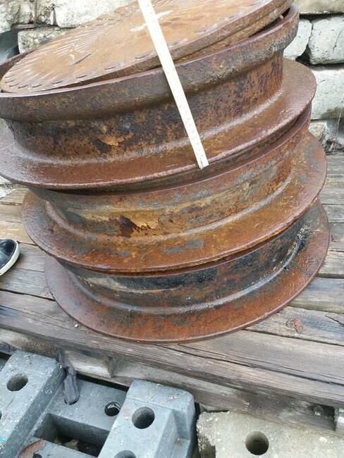 Żeliwna studzienka kanalizacyjna z kołnierzem Pokrywa do stu