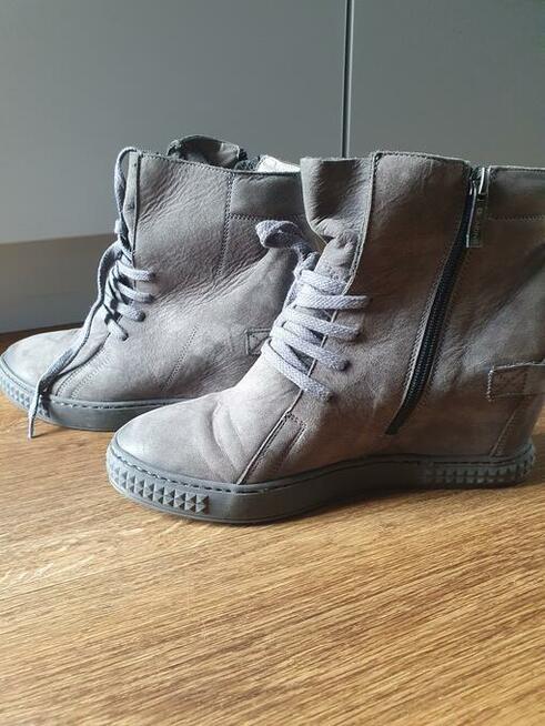botki carinii na koturnie w rozm. 39