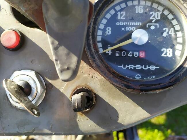 Ciągnik Ursus C-330 z wozem