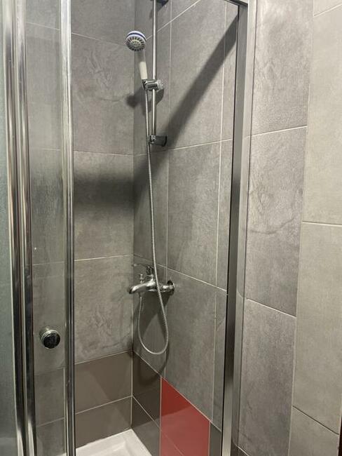 Pokoj fajny ! Przyjemny, jasny, przestrzenny!