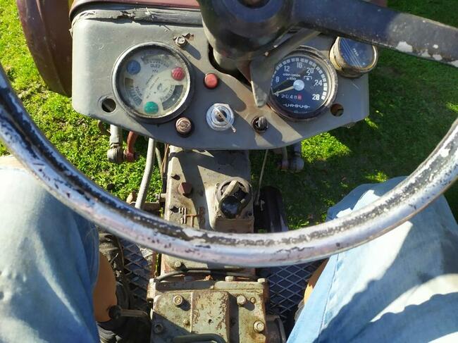 Ciągnik Ursus C-330 z wozem