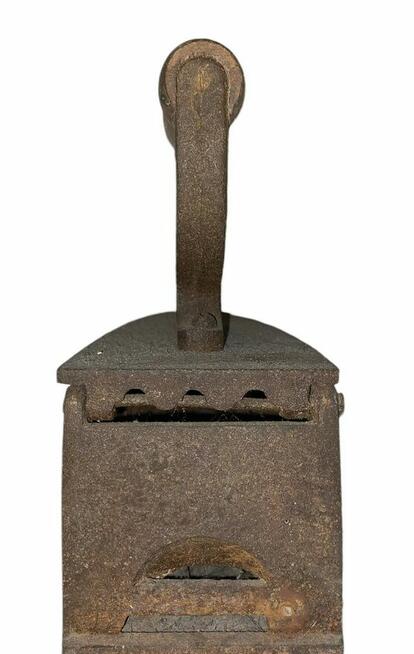 Stare żeliwne węglowe żelazko