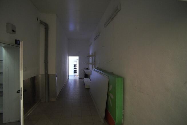 Budynek usługowo-handlowy, Trawniki centrum