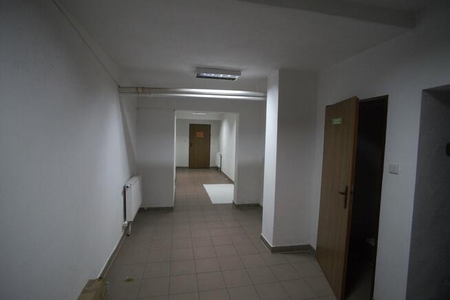 Budynek usługowo-handlowy, Trawniki centrum