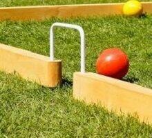 bilard w ogrodzie na trawniku