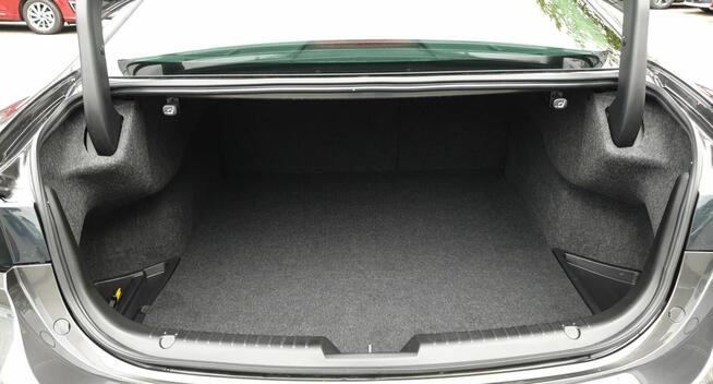 Mazda 6 benzyna aut. 2.5 sedan 2019 SkyPassion bezwypadkowy