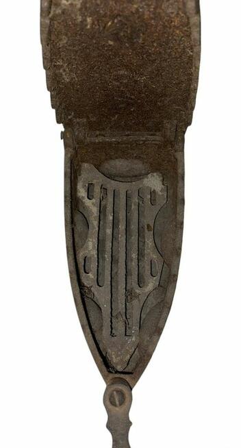 Stare żeliwne węglowe żelazko