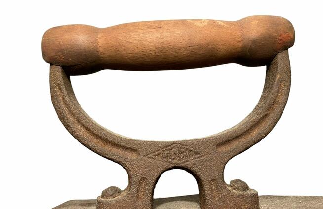 Stare żeliwne węglowe żelazko