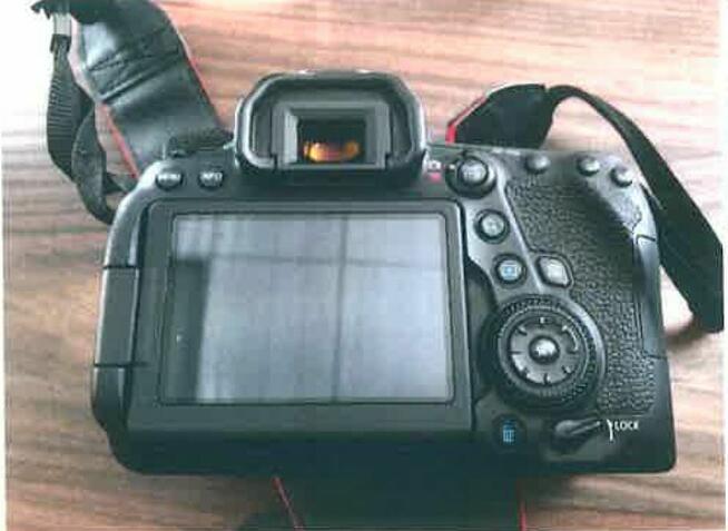Syndyk sprzeda aparat fotograficzny Canon za 30% ceny