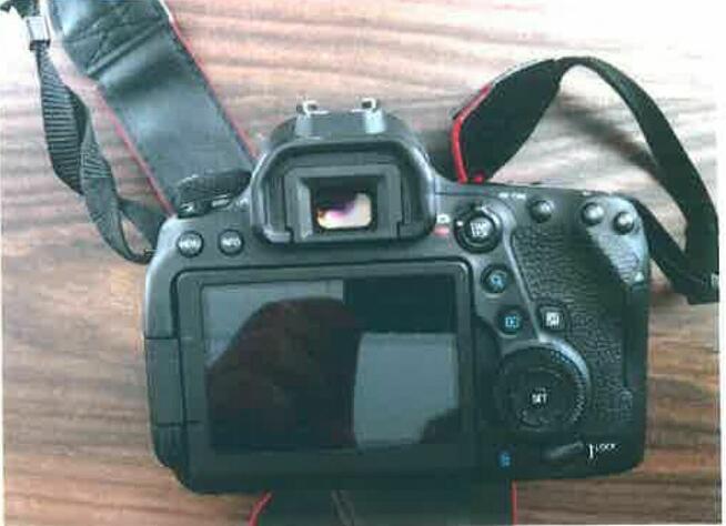 Syndyk sprzeda aparat fotograficzny Canon za 30% ceny