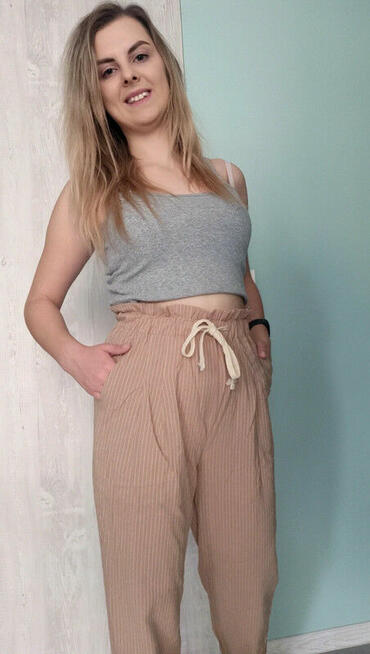Nowe beżowe spodnie w paski z wysokim stanem