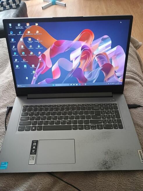 Sprzedam laptopa Lenovo z głośnikami