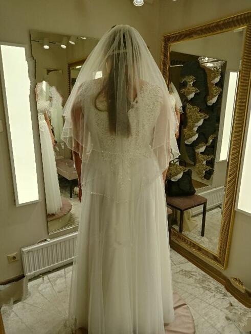 Sprzedam tanio suknię ślubną z welonem