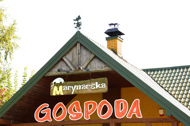 Lokal gastronomiczny z dużym domem.