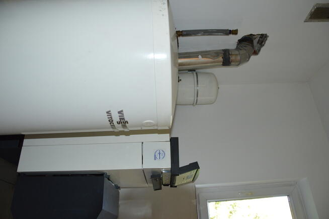 Lokal gastronomiczny z dużym domem.