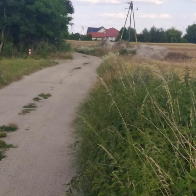 Duża działka w spokojnej miejscowości z potencjałem.!!