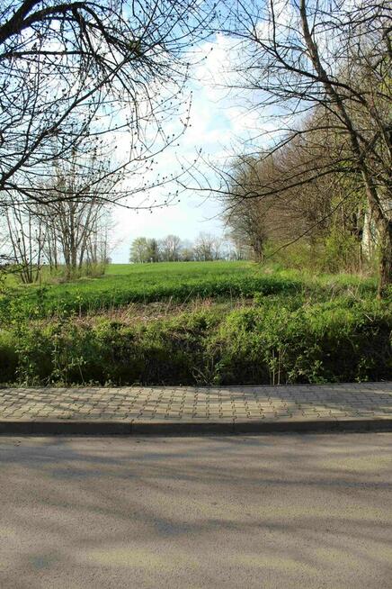 Atrakcyjna dz. budowlana przy asfalcie z dostępem do mediów