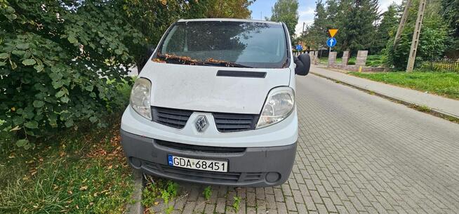 Syndyk sprzeda samochód ciężarowy Renault Trafic