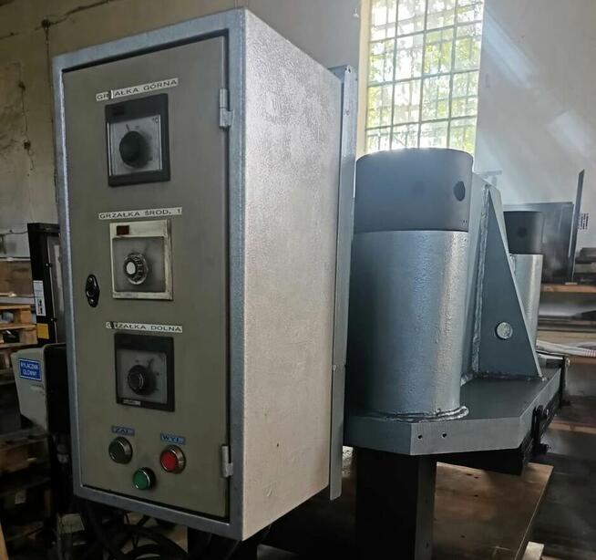 Prasa hydrauliczna 300 ton stoły 800 x 800mm.