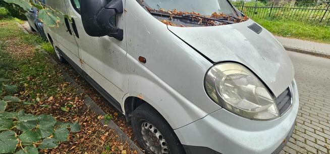 Syndyk sprzeda samochód ciężarowy Renault Trafic