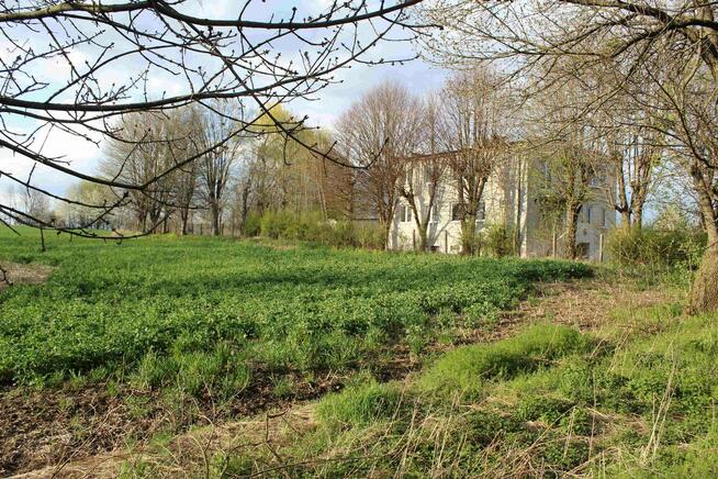 Atrakcyjna dz. budowlana przy asfalcie z dostępem do mediów