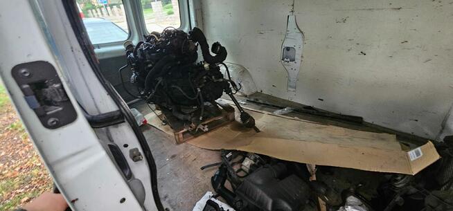 Syndyk sprzeda samochód ciężarowy Renault Trafic