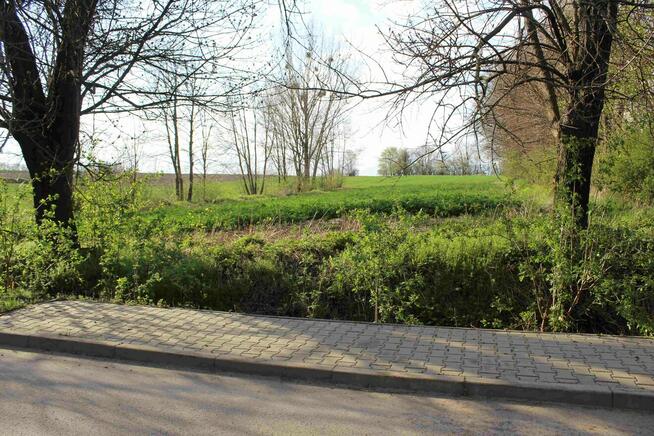 Atrakcyjna dz. budowlana przy asfalcie z dostępem do mediów