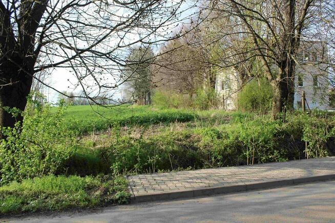 Atrakcyjna dz. budowlana przy asfalcie z dostępem do mediów