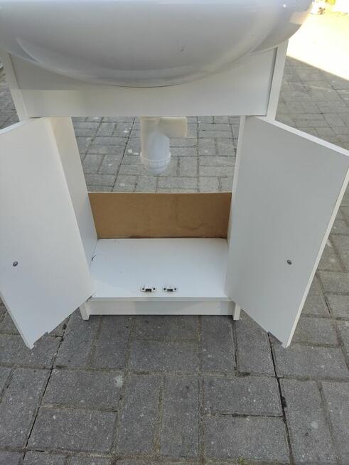 Wyposażenie łazienki, sanitariaty, szafki