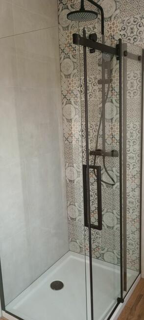 Układanie glazury terakoty gresu