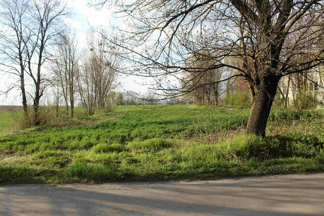 Atrakcyjna dz. budowlana przy asfalcie z dostępem do mediów