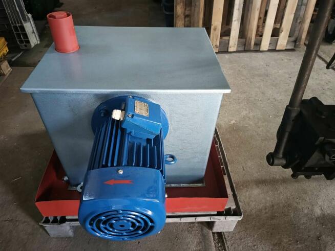 Prasa hydrauliczna 300 ton stoły 800 x 800mm.