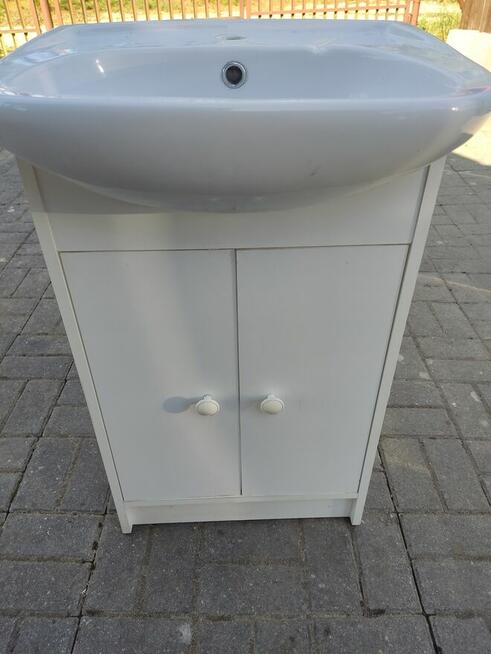 Wyposażenie łazienki, sanitariaty, szafki