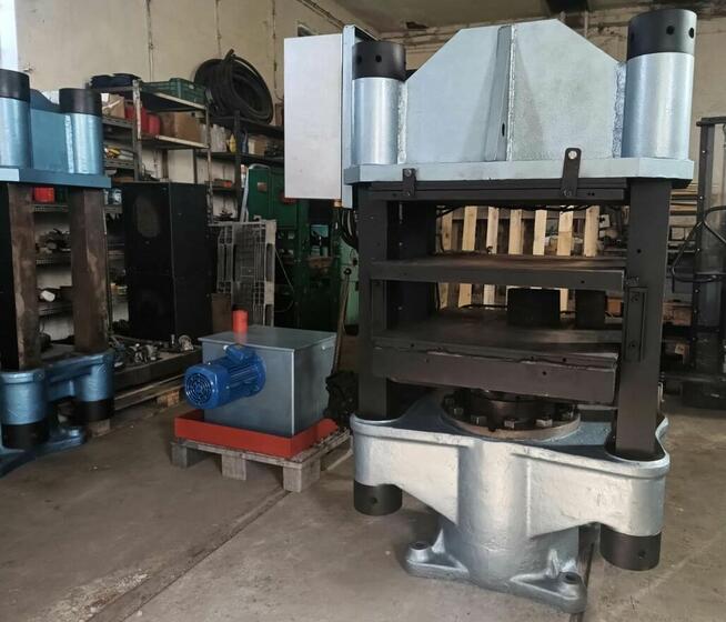 Prasa hydrauliczna 300 ton stoły 800 x 800mm.