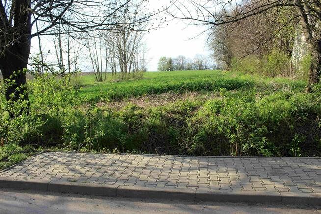 Atrakcyjna dz. budowlana przy asfalcie z dostępem do mediów